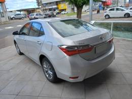 TOYOTA - COROLLA - 2017/2018 - Prata - R$ 88.900,00