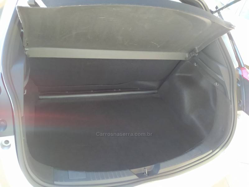TOYOTA - YARIS - 2022/2023 - Prata - R$ 92.900,00