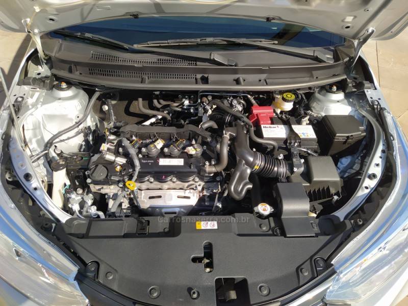 TOYOTA - YARIS - 2022/2023 - Prata - R$ 92.900,00