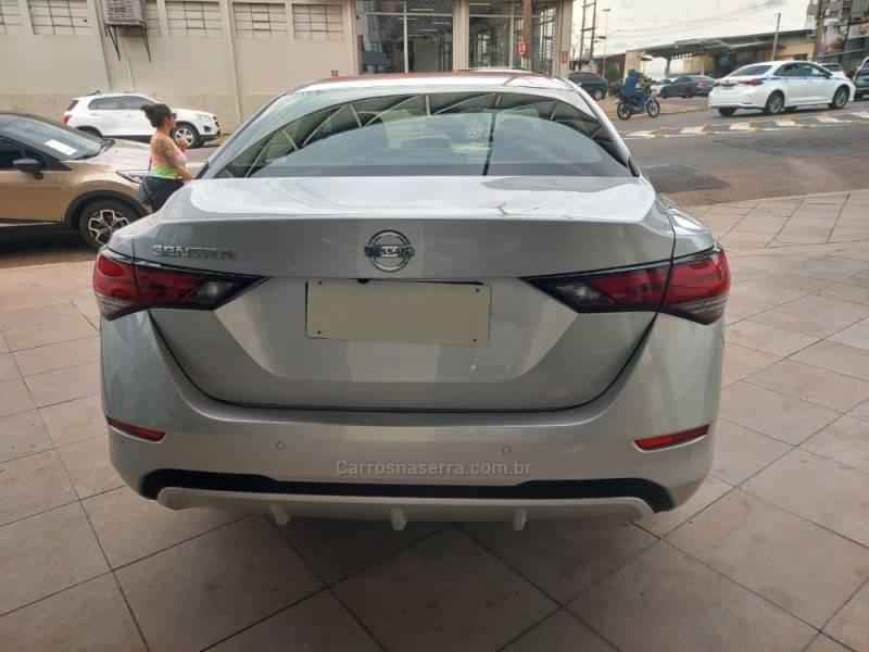 NISSAN - SENTRA - 2023/2023 - Prata - R$ 128.900,00
