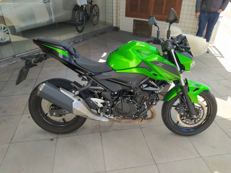 KAWASAKI - Z400 - 2023/2023 - Verde - R$ 31.900,00