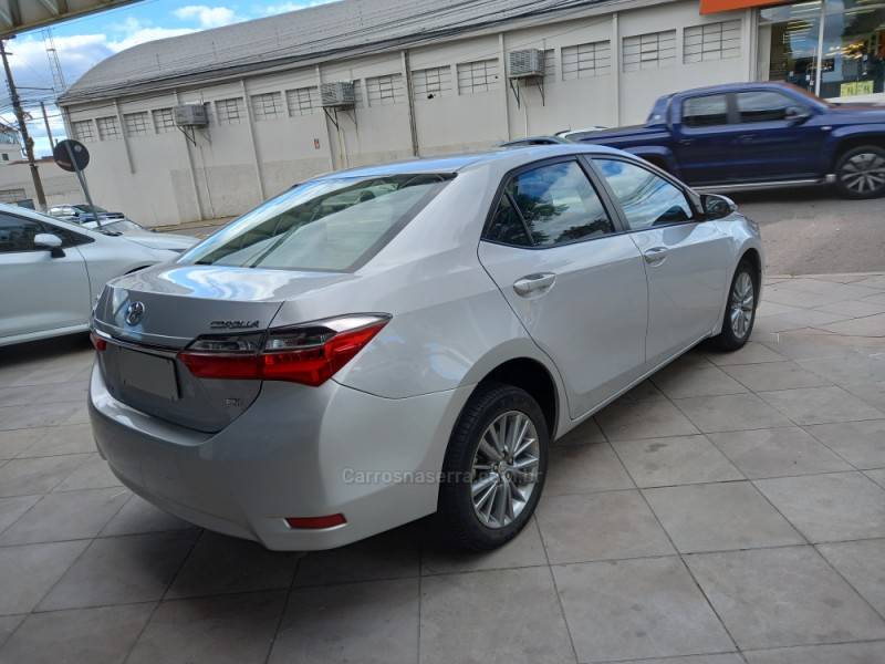 TOYOTA - COROLLA - 2017/2018 - Prata - R$ 87.900,00