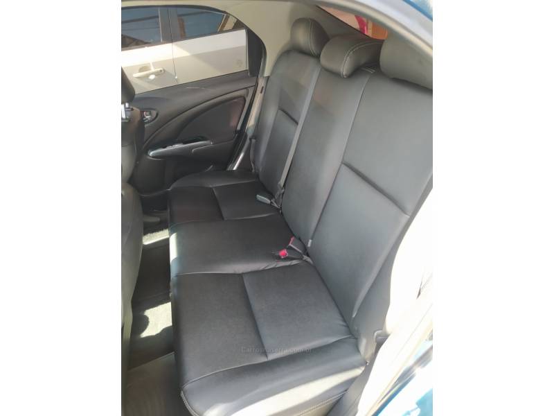 TOYOTA - ETIOS - 2016/2017 - Azul - R$ 58.900,00