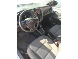 TOYOTA - YARIS - 2022/2023 - Prata - R$ 88.900,00