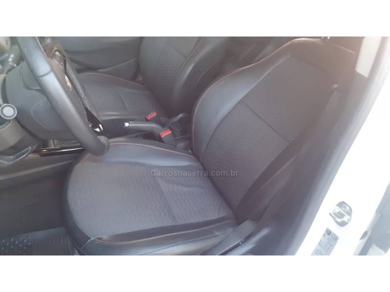 CHEVROLET - ONIX - 2017/2018 - Branca - R$ 68.000,00