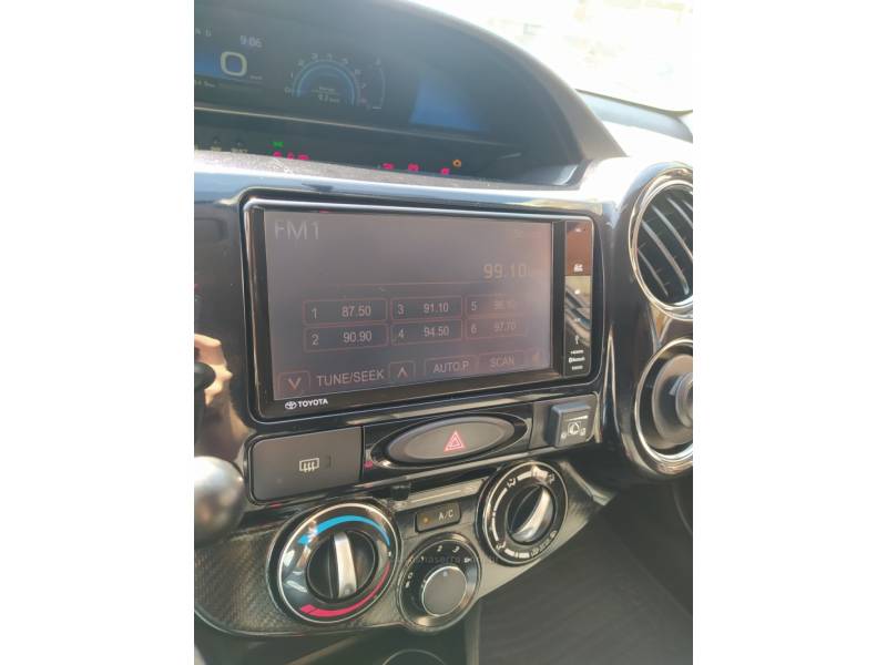 TOYOTA - ETIOS - 2016/2017 - Azul - R$ 58.900,00