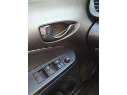 TOYOTA - YARIS - 2022/2023 - Prata - R$ 89.900,00