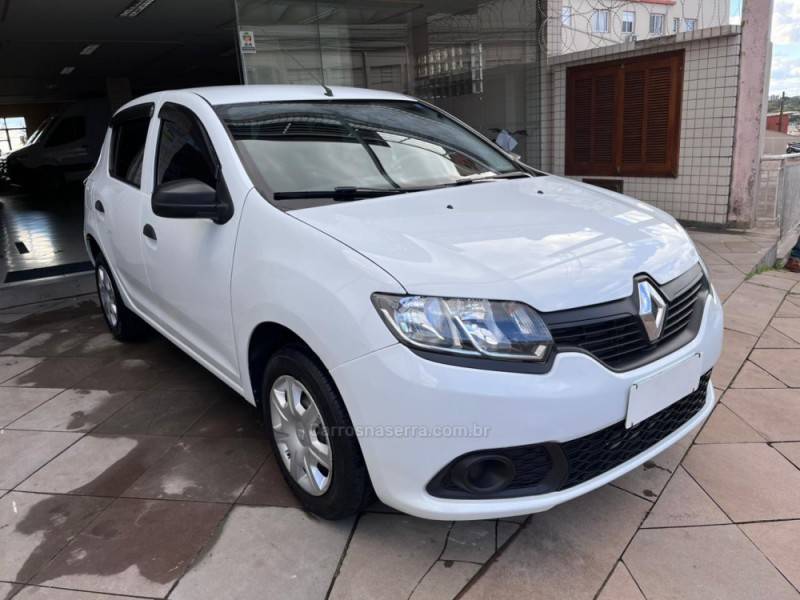 RENAULT - SANDERO - 2017/2017 - Branca - R$ 40.900,00