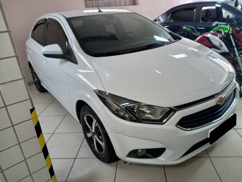 CHEVROLET - ONIX - 2017/2017 - Branca - R$ 60.900,00