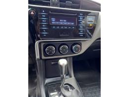TOYOTA - COROLLA - 2017/2018 - Prata - R$ 88.900,00