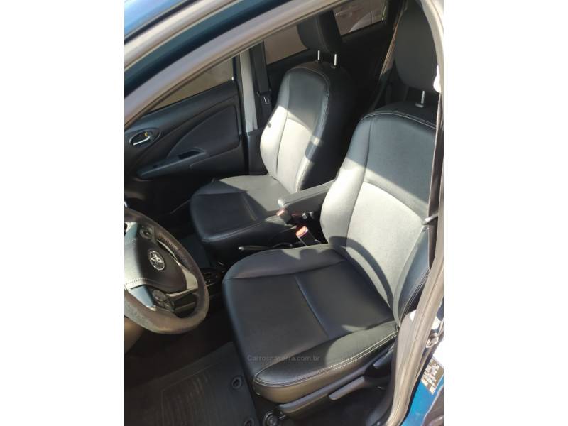 TOYOTA - ETIOS - 2016/2017 - Azul - R$ 58.900,00