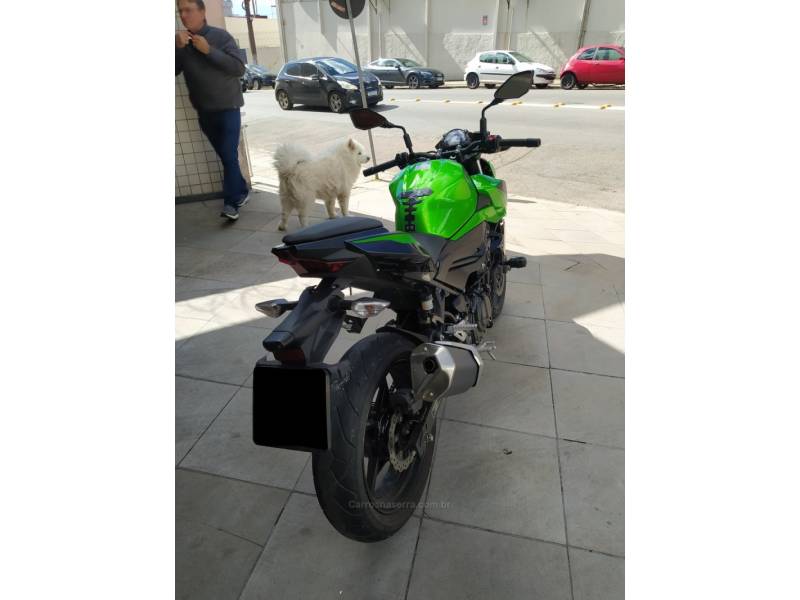 KAWASAKI - Z400 - 2023/2023 - Verde - R$ 31.900,00