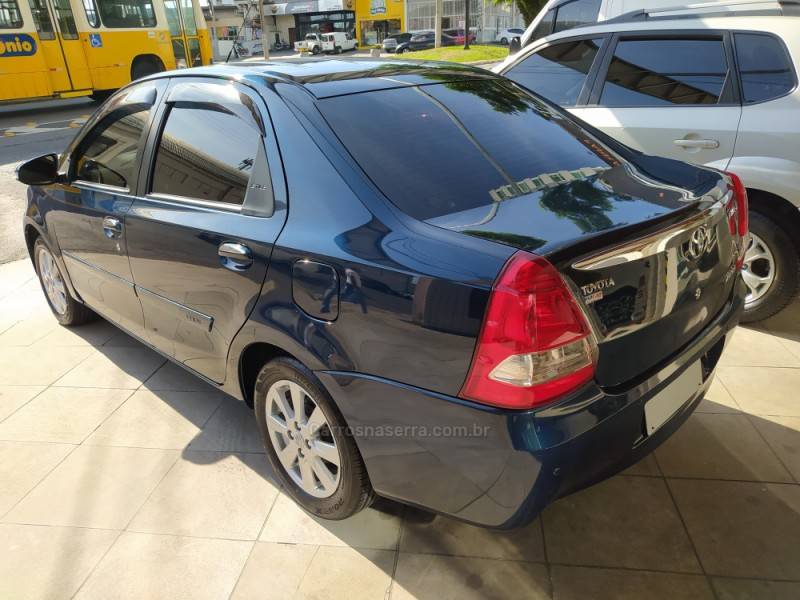 TOYOTA - ETIOS - 2016/2017 - Azul - R$ 58.900,00