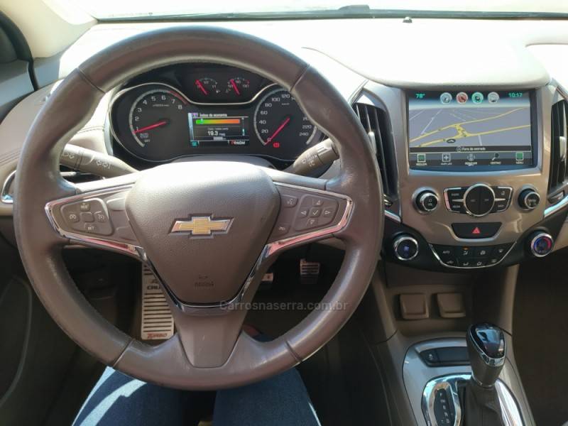 CHEVROLET - CRUZE - 2016/2017 - Preta - R$ 79.800,00