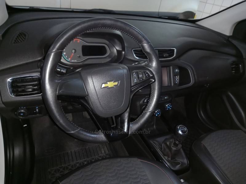 CHEVROLET - ONIX - 2017/2017 - Branca - R$ 60.900,00