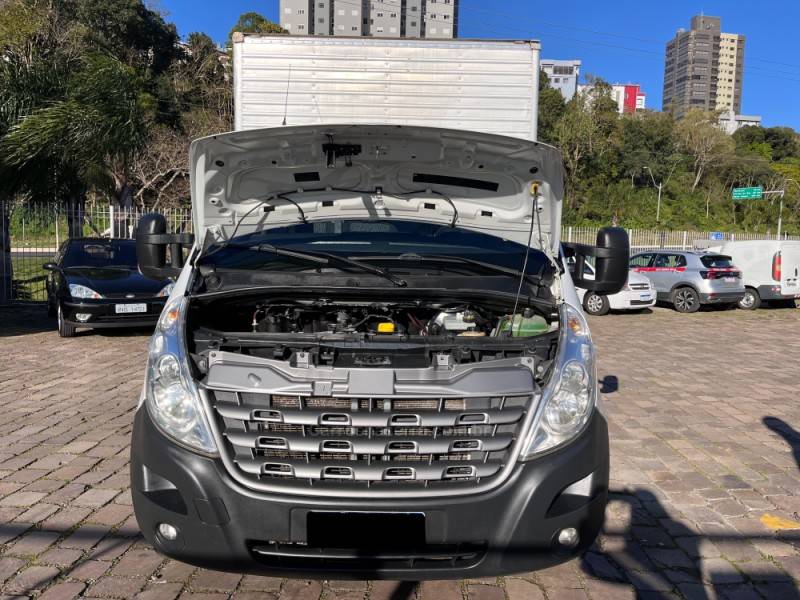 RENAULT - MASTER - 2018/2019 - Branca - R$ 144.900,00