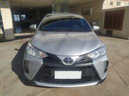 TOYOTA - YARIS - 2022/2023 - Prata - R$ 88.900,00