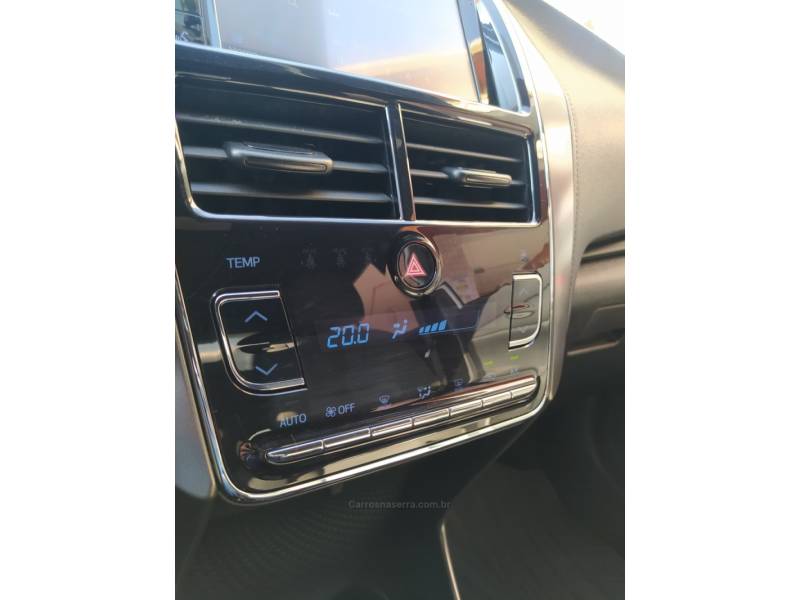 TOYOTA - YARIS - 2022/2023 - Prata - R$ 89.900,00