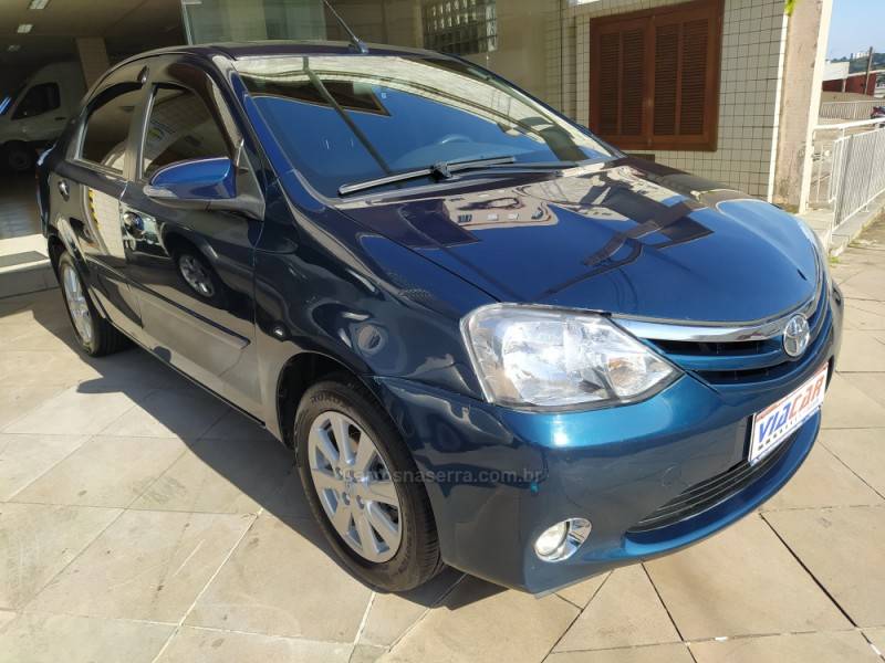 TOYOTA - ETIOS - 2016/2017 - Azul - R$ 58.900,00