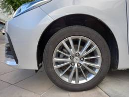 TOYOTA - COROLLA - 2017/2018 - Prata - R$ 87.900,00