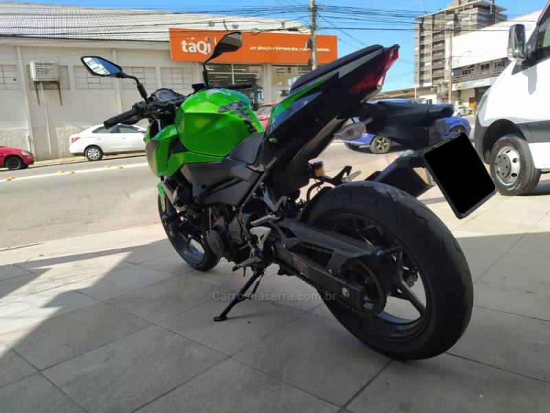 KAWASAKI - Z400 - 2023/2023 - Verde - R$ 28.500,00