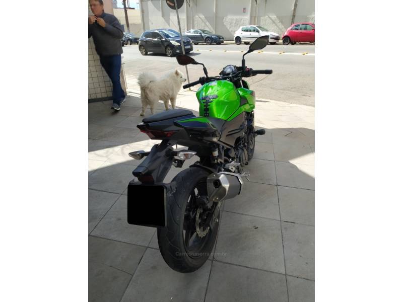 KAWASAKI - Z400 - 2023/2023 - Verde - R$ 31.900,00