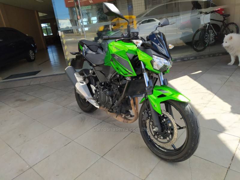 KAWASAKI - Z400 - 2023/2023 - Verde - R$ 31.900,00
