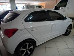 CHEVROLET - ONIX - 2017/2017 - Branca - R$ 60.900,00