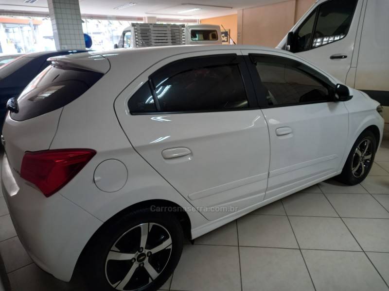 CHEVROLET - ONIX - 2017/2017 - Branca - R$ 60.900,00