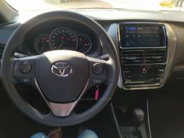 TOYOTA - YARIS - 2022/2023 - Prata - R$ 89.900,00