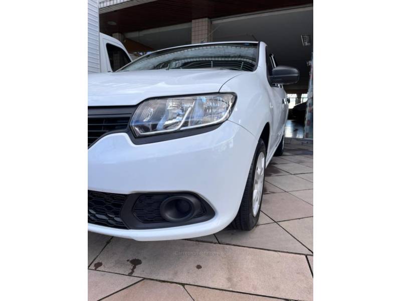RENAULT - SANDERO - 2017/2017 - Branca - R$ 38.900,00