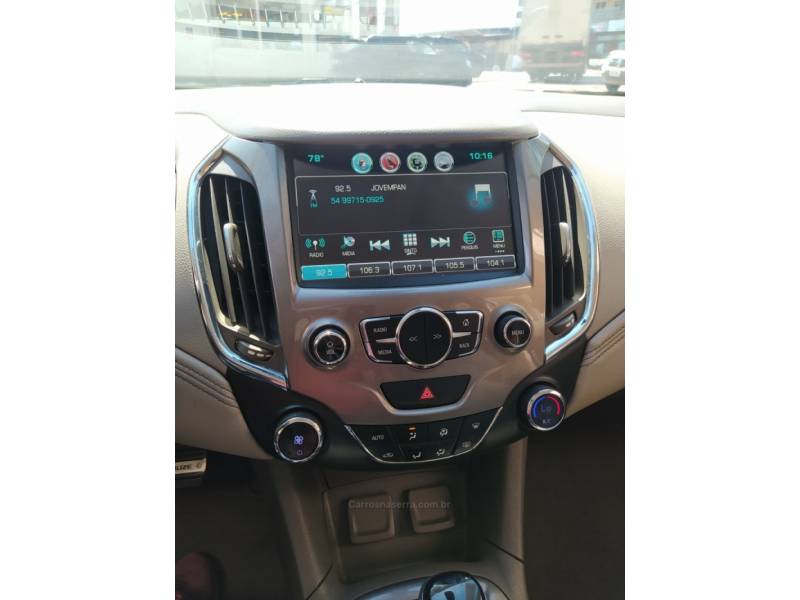 CHEVROLET - CRUZE - 2016/2017 - Preta - R$ 79.800,00