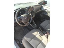 TOYOTA - YARIS - 2022/2023 - Prata - R$ 89.900,00