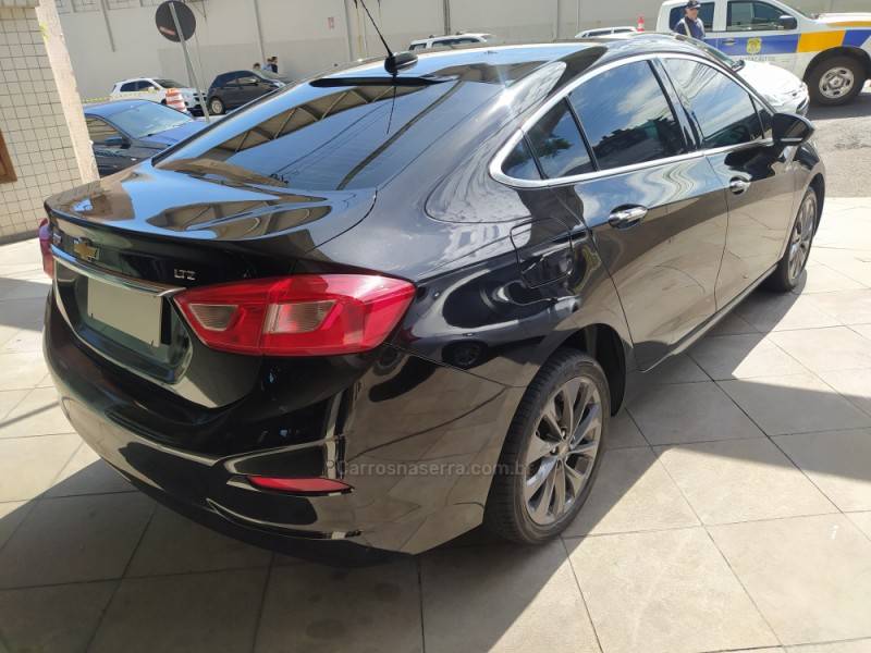CHEVROLET - CRUZE - 2016/2017 - Preta - R$ 79.800,00