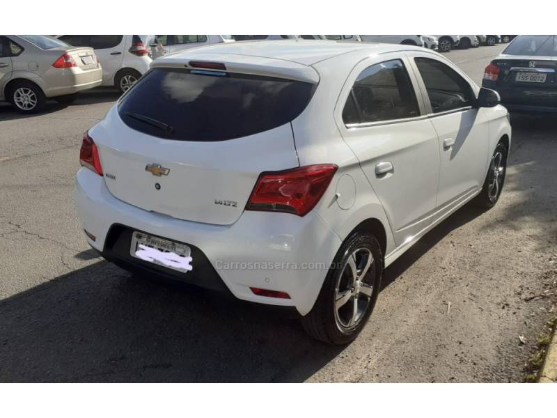 CHEVROLET - ONIX - 2017/2018 - Branca - R$ 68.000,00