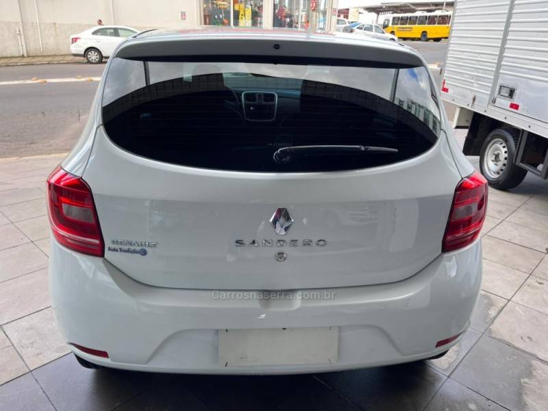RENAULT - SANDERO - 2017/2017 - Branca - R$ 40.900,00