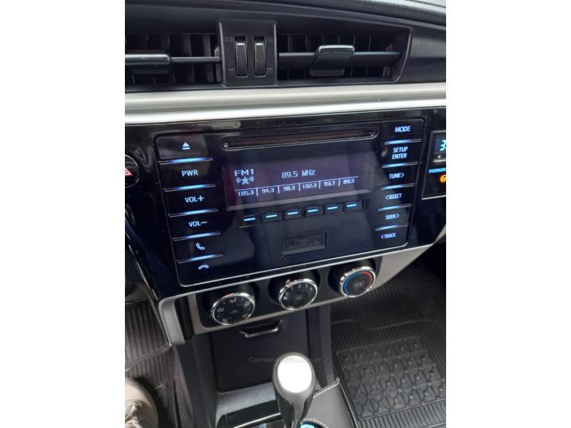 TOYOTA - COROLLA - 2017/2018 - Prata - R$ 87.900,00