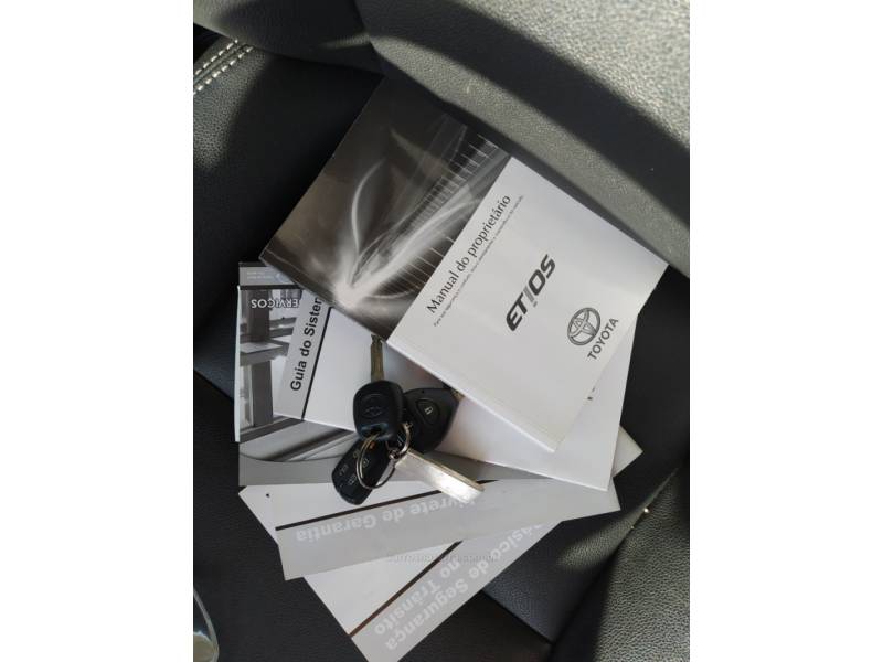 TOYOTA - ETIOS - 2016/2017 - Azul - R$ 51.900,00
