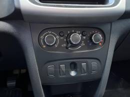 RENAULT - SANDERO - 2017/2017 - Branca - R$ 40.900,00