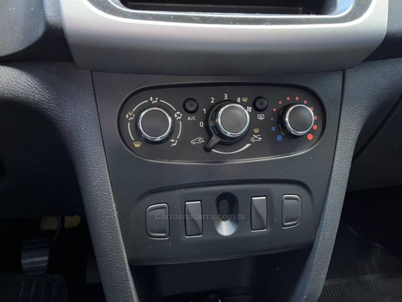 RENAULT - SANDERO - 2017/2017 - Branca - R$ 40.900,00