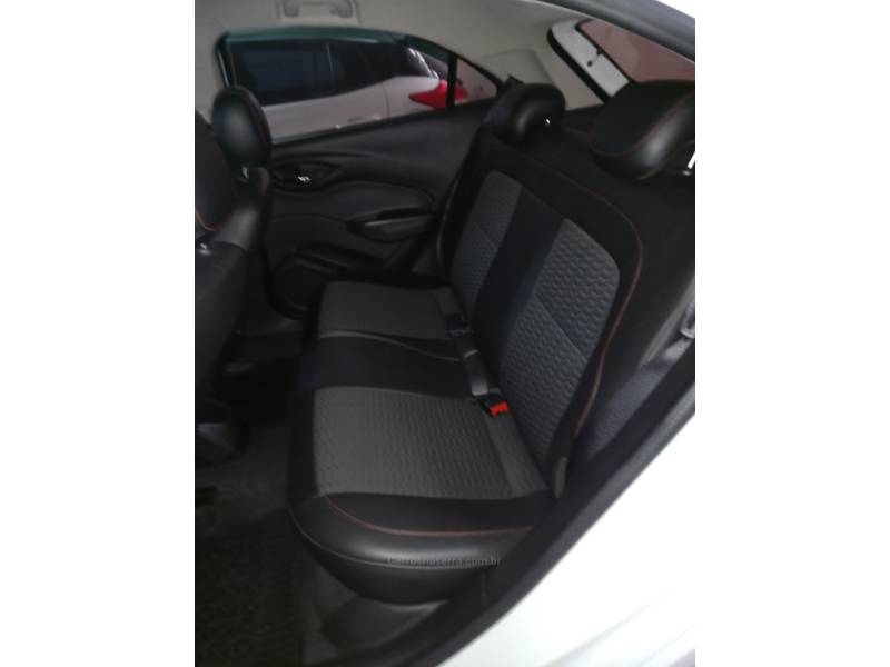 CHEVROLET - ONIX - 2017/2017 - Branca - R$ 60.900,00
