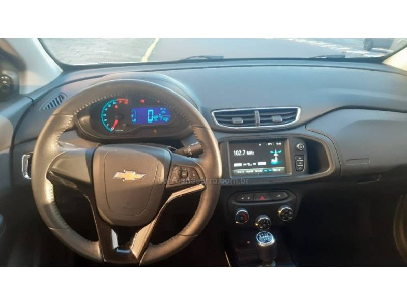 CHEVROLET - ONIX - 2017/2018 - Branca - R$ 68.000,00
