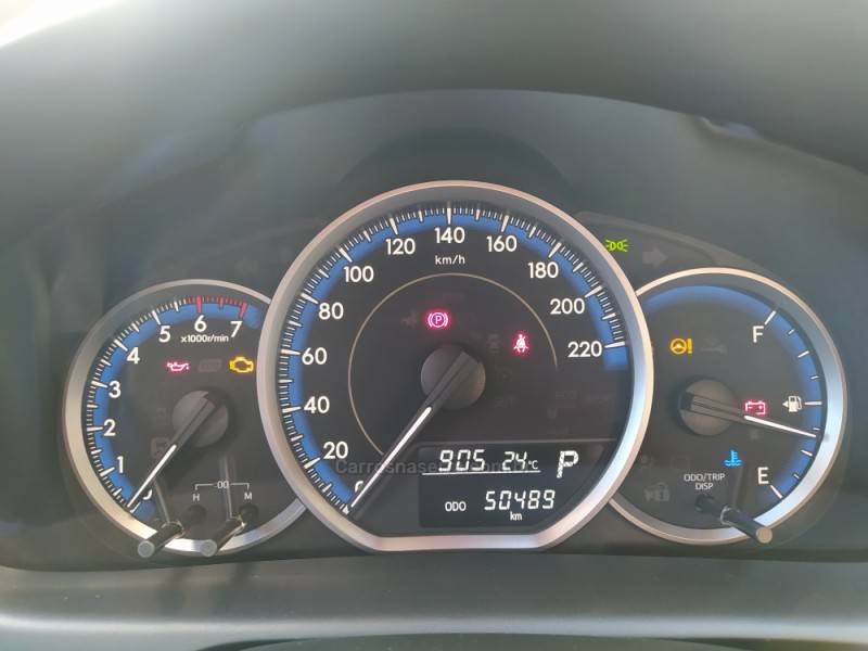 TOYOTA - YARIS - 2022/2023 - Prata - R$ 92.900,00