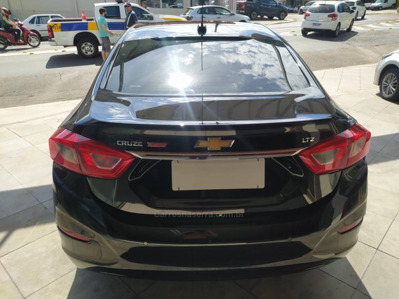 CHEVROLET - CRUZE - 2016/2017 - Preta - R$ 79.800,00