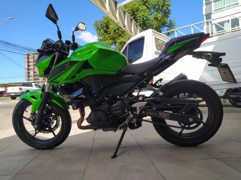 KAWASAKI - Z400 - 2023/2023 - Verde - R$ 30.900,00