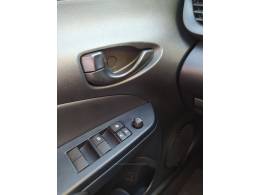 TOYOTA - YARIS - 2022/2023 - Prata - R$ 92.900,00