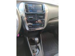 TOYOTA - YARIS - 2022/2023 - Prata - R$ 92.900,00