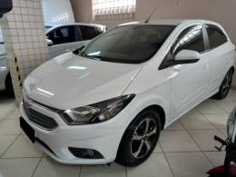 CHEVROLET - ONIX - 2017/2017 - Branca - R$ 60.900,00