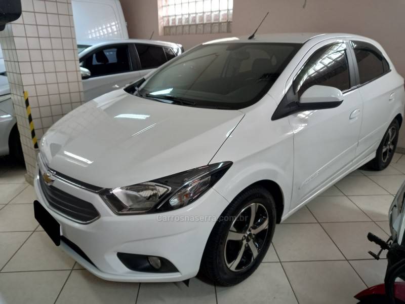 CHEVROLET - ONIX - 2017/2017 - Branca - R$ 60.900,00