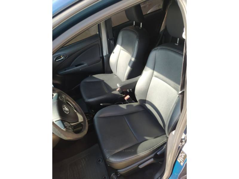 TOYOTA - ETIOS - 2016/2017 - Azul - R$ 55.900,00